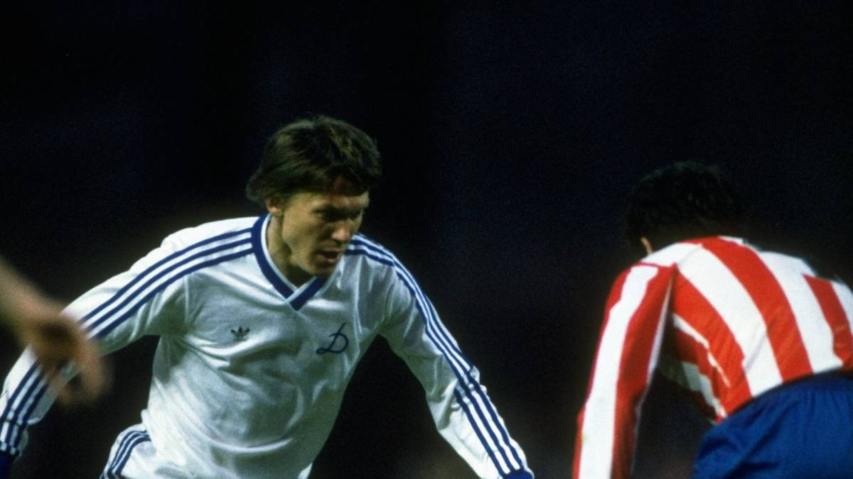 1975: OLEG BLOCHIN (UdSSR/Dynamo Kiew): Der Ukrainer ist der beste Stürmer Osteuropas. Im Finale des Europapokals der Pokalsieger gegen Ferencvaros trifft er zum 3:0-Endstand, der erste internationale Titel einer Vereinsmannschaft aus der Sowjetunion