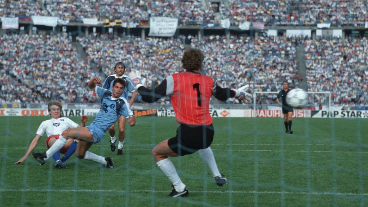 STUTTGARTER KICKERS (hier Torwart Armin Jäger): 2 Jahre - zuletzt 1991/92