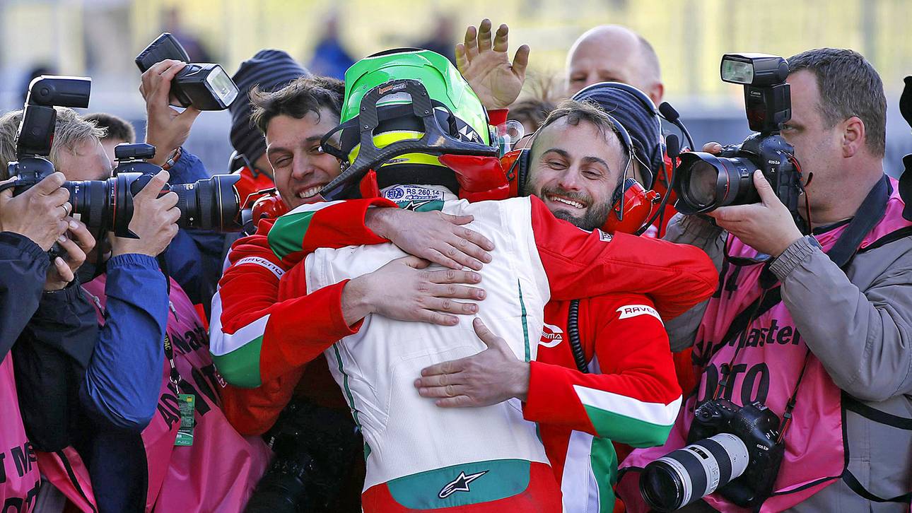 Mick Schumacher und Ingenieure