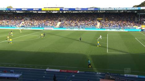 Braunschweig betreibt gegen Paderborn einen schier unglaublichen Chancenwucher. Die Gäste nutzen das eiskalt aus - und profitieren obendrein von einer Slapstick-Einlage in der Eintracht-Abwehr.