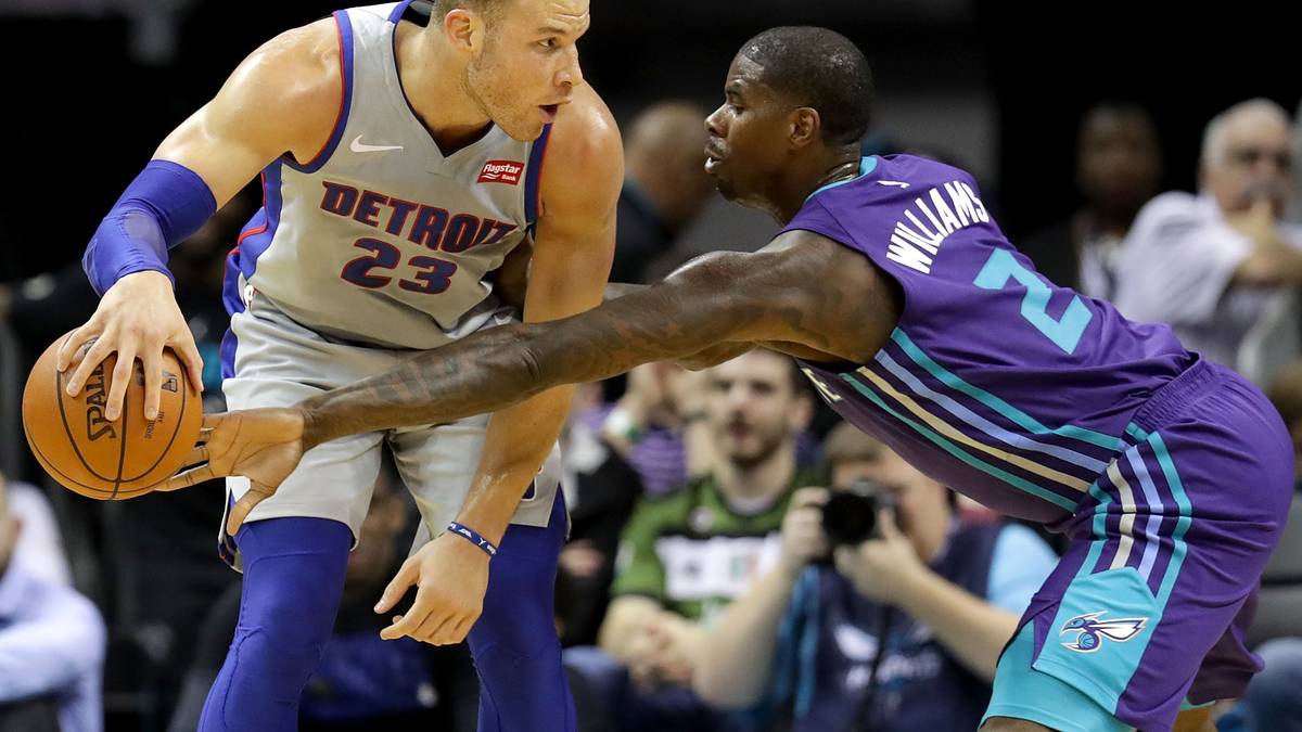 PLATZ 19 - DETROIT PISTONS (29-32): Der Trade für Blake Griffin (l.) schien die Pistons in die richtige Richtung gebracht zu haben. Das Projekt startete mit fünf Siegen. Dann folgten aber sechs Pleiten bei nur einem Erfolg. So wird das schwer mit den Playoffs. Der jüngste Kantersieg gegen die Milwaukee Bucks macht allerdings Hoffnung