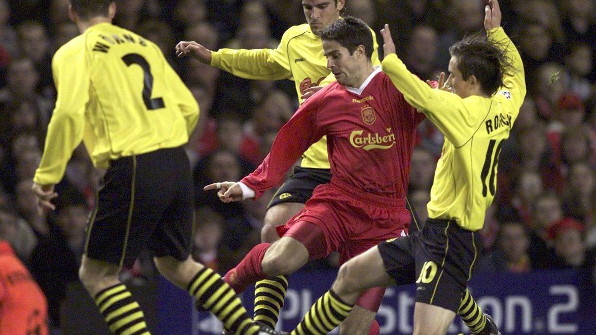 Ganz anders die Liverpooler, die von Beginn an hellwach sind und sofort das Geschehen an sich reißen 