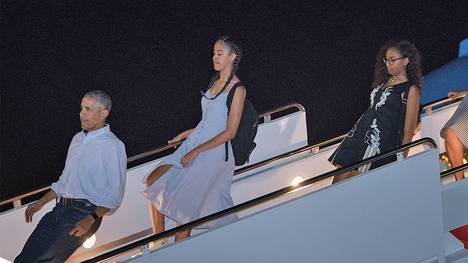 US-Präsident Barack Obama verlässt die Air Force One erst zehn Minuten nach der Landung