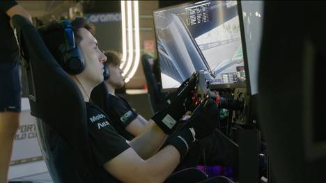 SimRacing - der virtuelle Bruder des Asphalt-Sports erfreut sich global an wachsenden Interesse. Erst vor kurzem wurde eines der prestigeträchtigsten SimRacing-Events der Welt in Riad, Saudi-Arabien abgehalten. Mit einem Preisgeld von über 500.000 Dollar lockt der Esports World Cup viele Teams, darunter BMW, AMG und Porsche, in die Hauptstadt des Königreichs. Was dahinter steckt und warum die Faszination SimRacing so im Kommen ist - Dirc Seemann berichtet live aus Riad.