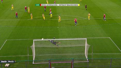 Unterhachings Markus Schwabl zeigt, dass auch Abwehrspieler schöne Tore schießen können. Der Rechtsverteidiger sorgt mit einem Sahne-Tor für das 1:0 gegen Braunschweig.