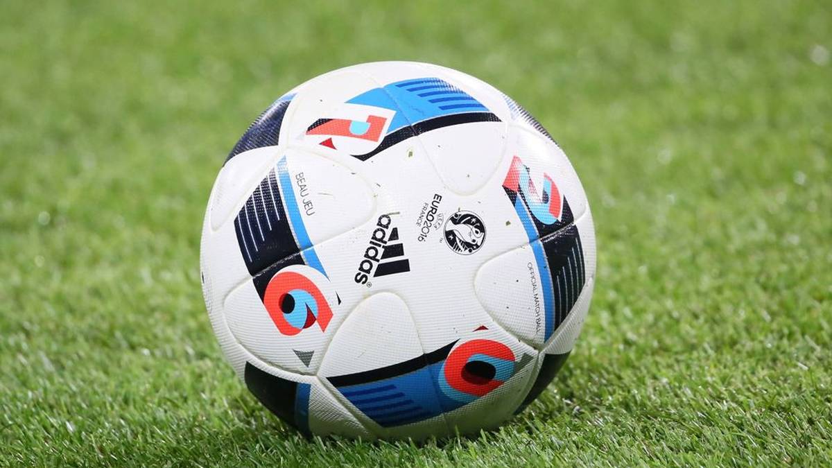 Der "Beau Jeu" (schönes Spiel) war der offizielle Spielball der EM 2016 in Frankreich. An der Entwicklung wirkte auch Gareth Bale, damals in Diensten von Real Madrid, mit.
