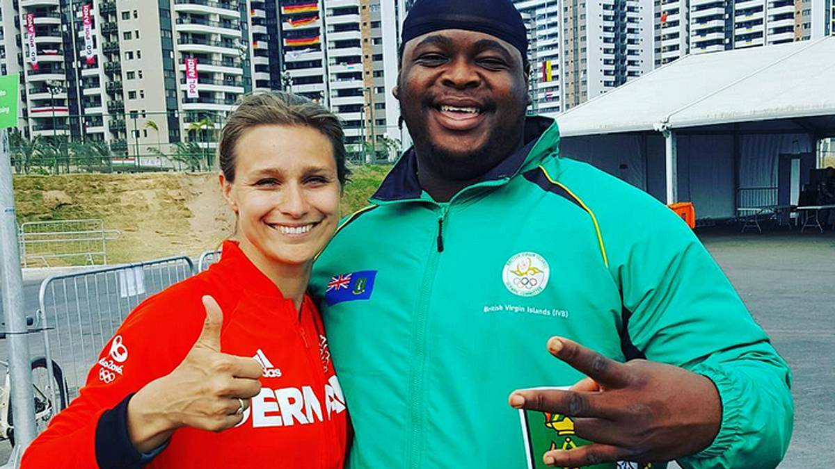 Britta Heidemann trifft im olympischen Dorf ein Schwergewicht von den Jungfraueninseln und feiert ihren neuen Kumpel als "einen der coolsten Kerle im Athletendorf"