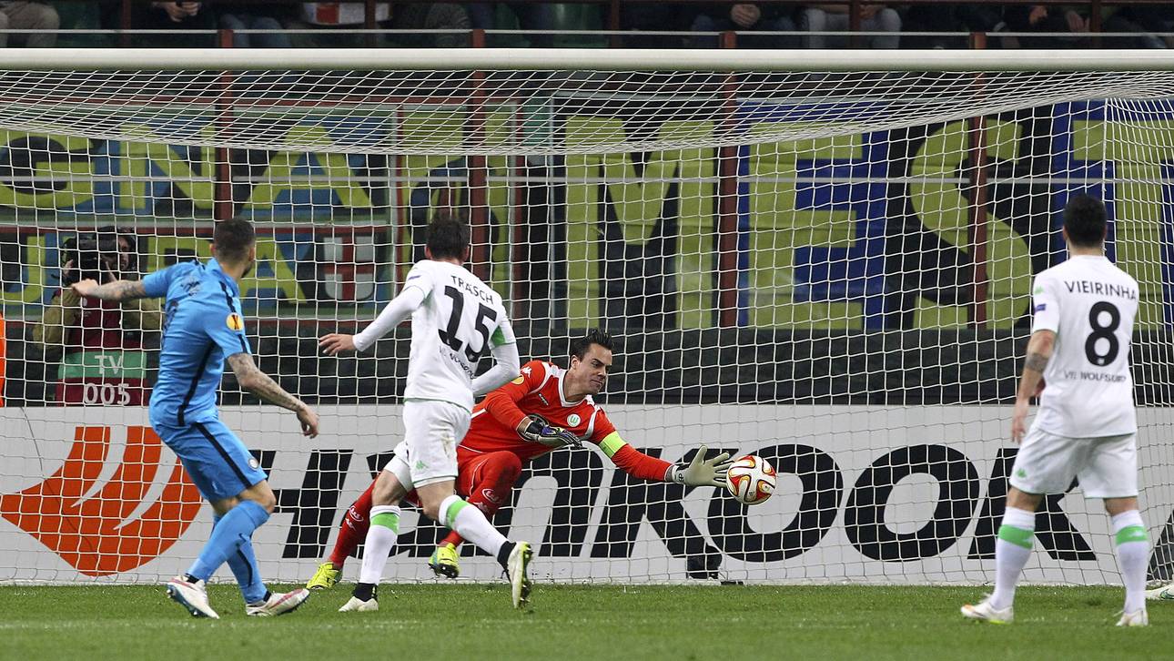 FC Internazionale Milano v VfL Wolfsburg - UEFA Europa League Round of 16