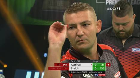 Nathan Aspinall und Michael Smith liefern sich ein Duell auf höchstem Niveau und werfen insgesamt elf Mal die 180. Im letzten Leg hat Michael Smith seine Nerven nicht im Griff.