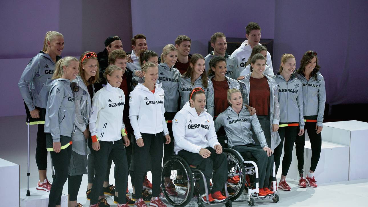 Olympiateam in Schwarz und Rot