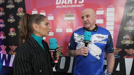 Alan Soutar gewinnt sein Auftaktmatch gegen Teemu Harju und vergibt dabei 15 Matchdarts. Im Interview mit SPORT1 erklärt er die Gründe für dieses Drama.