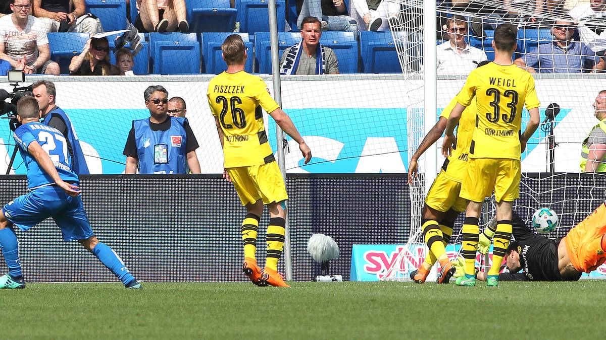 Während RB trifft, patzt der BVB: Roman Bürki leistet sich einen riesen Schnitzer, passt dem frei stehenden Andrej Kramaric in die Füße und der Hoffenheimer Stürm vollstreckt ins kurze Eck