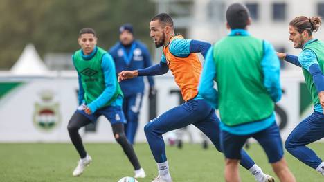 Nabil Bentaleb darf wieder mit den Profis des FC Schalke 04 trainieren
