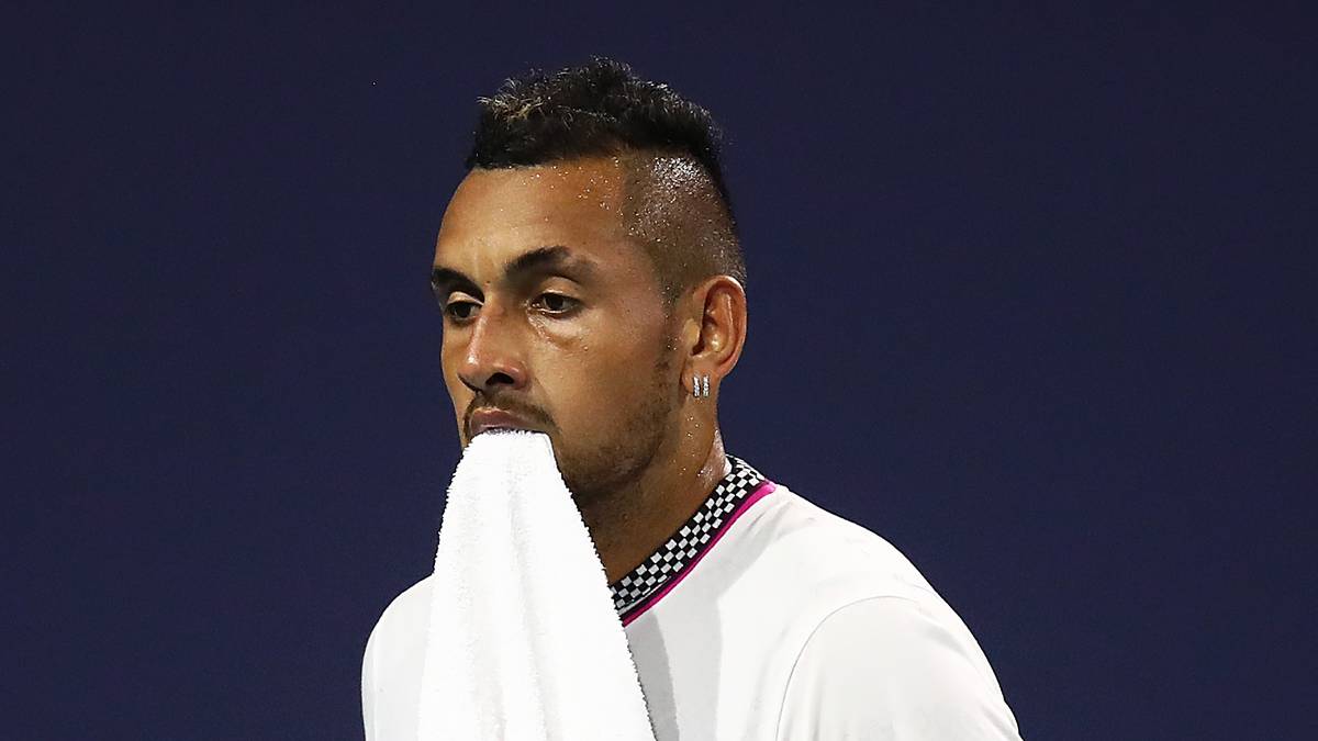 Diesmal schien die Strafe kurz Wirkung zu zeigen: "Ich verstehe und respektiere die Entscheidung der ATP. Ich werde meine freie Zeit nutzen, um auf und abseits des Courts an mir zu arbeiten", verspricht Kyrgios. Die Sperre kann auf drei Wochen reduziert werden, wenn er mit einem Psychologen an seinen Ausbrüchen arbeitet