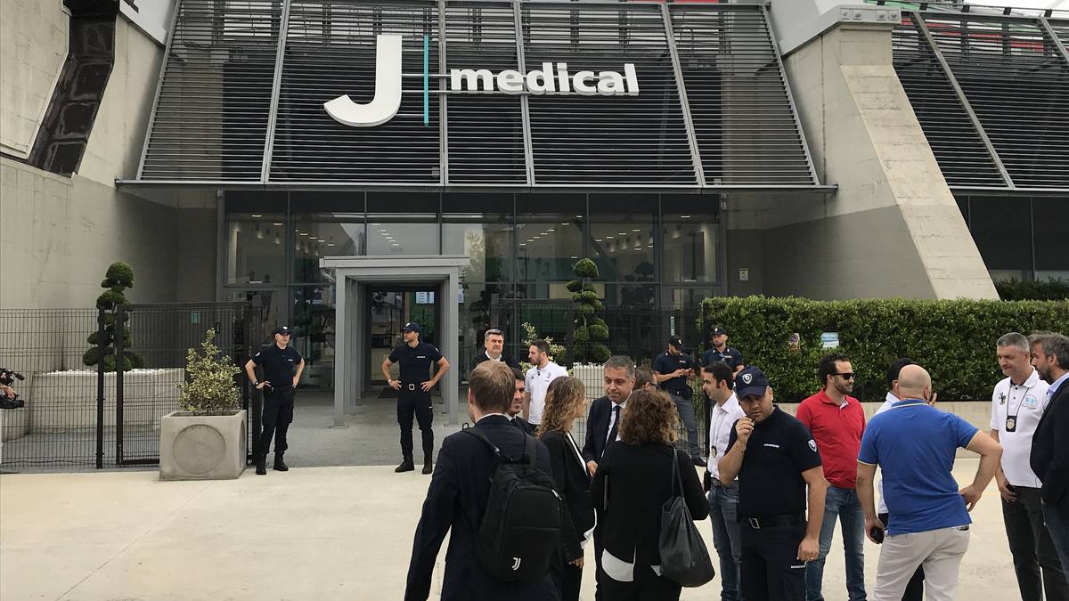 Dabei wird der der 33-Jährige noch gar nicht vorgestellt. Erst am Abend folgt der offizielle Teil. Etwa 200 Journalisten haben sich dafür akkreditiert