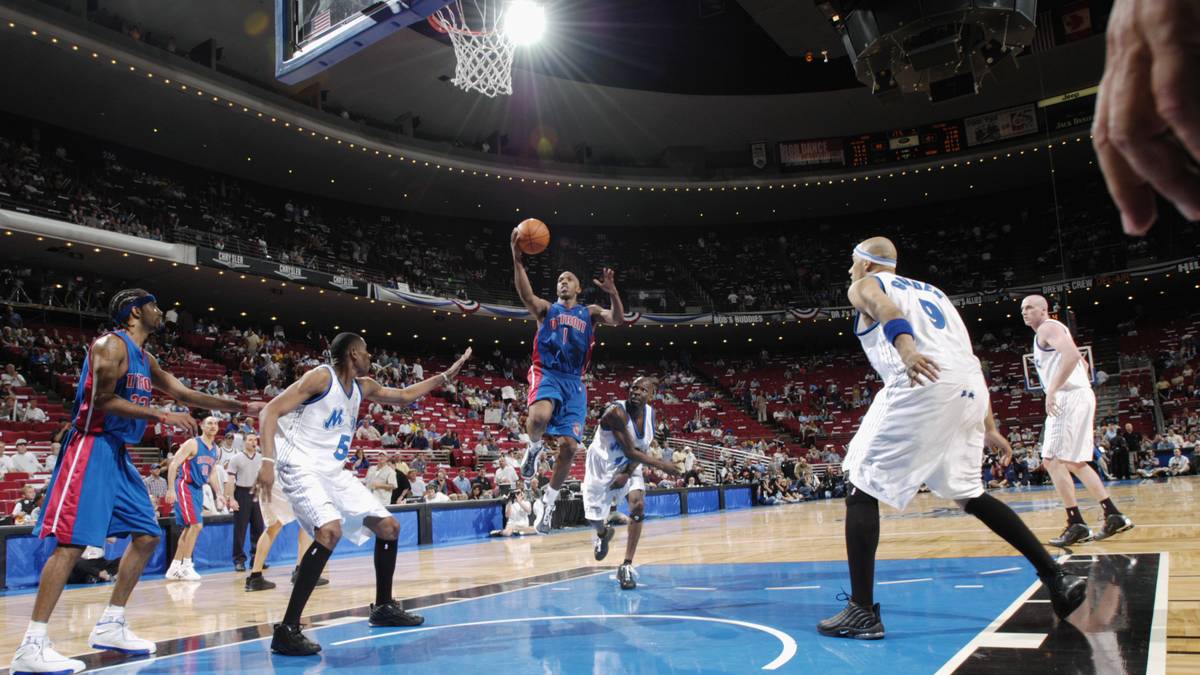 Carlisles Aufbauspieler Chauncey Billups führt die Pistons mit 37 Punkten zum Triumph in Spiel 7. Zwar ist nach dem Erfolg über "T-Macs" Magic im Ost-Finale gegen die Nets mit 0-4 Schluss, doch im darauffolgenden Jahr ernten die Pistons die Früchte ihres Erfolgs und werden Meister