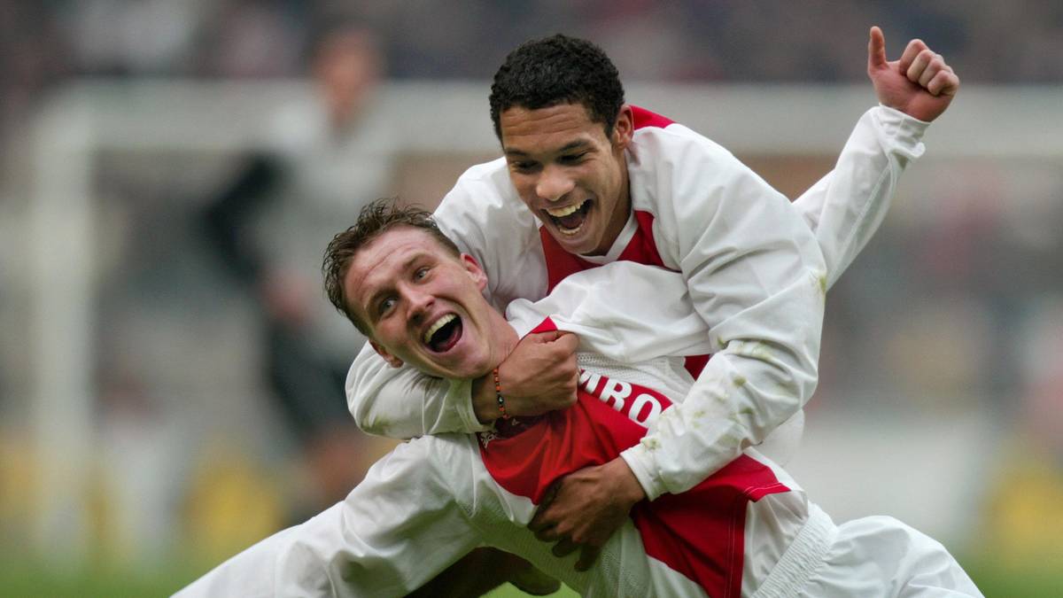 NIGEL DE JONG: Der ehemalige Hamburger verbringt seine gesamte Fußball-Jugend in der Amsterdamer Talentschmiede. Sein Profi-Debüt gibt er 2004, vier Jahre und einen Meister-Titel später zieht es den defensiven Mittelfeldspieler über den HSV zu Manchester City und dem AC Mailand. Los Angeles Galaxy, Galatasaray und Mainz heißen die Stationen vor Al Ahli, wo seine Laufbahn austrudelt