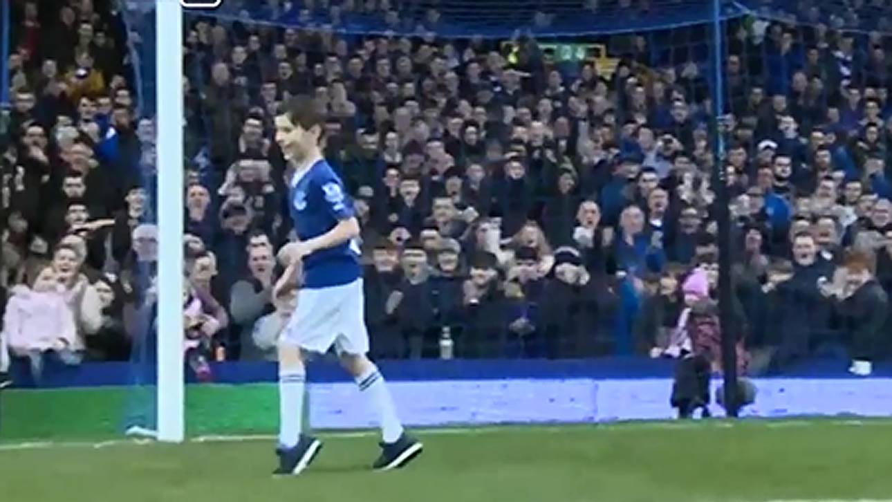 FC Everton macht Jungen glücklich