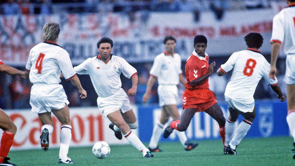 Auch beim künftigen Bayern-Trainer Carlo Ancelotti überschatten die Erfolge als Coach ein wenig die erfolgreiche Spielerkarriere. Er war nicht der Star des AC Mailand im Team um Ruud Gullit und Marco van Basten, das Ende der 1980er den europäischen Fußball dominierte und 1989 und '90 den Landesmeisterpokal gewann. "Carletto" war trotzdem ein wichtiger Spieler - und nahm für Italien an zwei Weltmeisterschaften teil