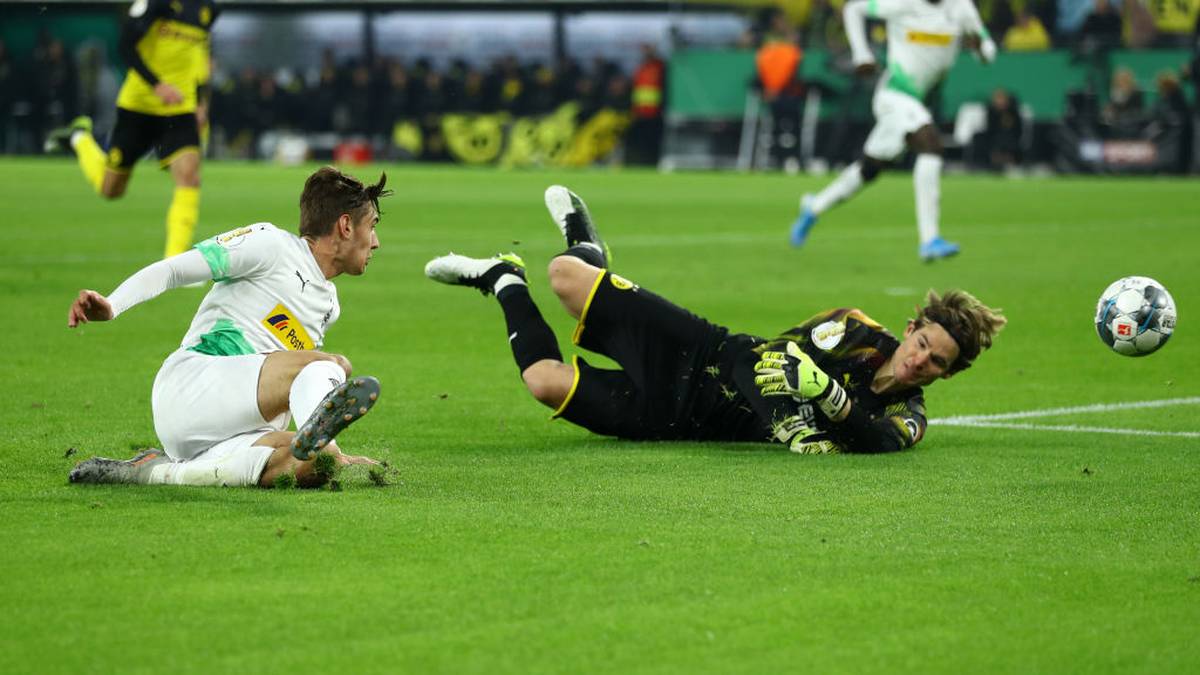 FLORIAN NEUHAUS: Kämpft sich während des Spiels aus seinem Leistungsloch heraus und wird im Laufe der Partie immer besser. Hat nach einem Patzer von Hitz die Chance auf das 1:0, scheitert dann aber am BVB-Keeper. SPORT1-Note: 2,5
