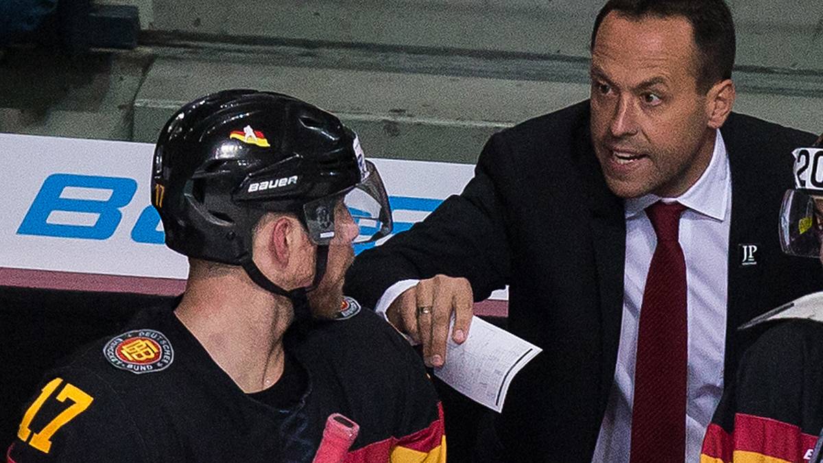Sturm (hier mit Marcus Kink) hat ein enges Verhältnis zu den Spielern und ist - auch aufgrund seiner Vita - eine natürliche Respektsperson. Neben einigen Motivationstechniken hat er auch taktisch viel verbessert. Deutschland spielt attraktives Eishockey, ohne hinten zu offen zu sein. Außerdem hat er das Überzahlspiel deutlich verbessert. Im Viertelfinale ist so alles möglich