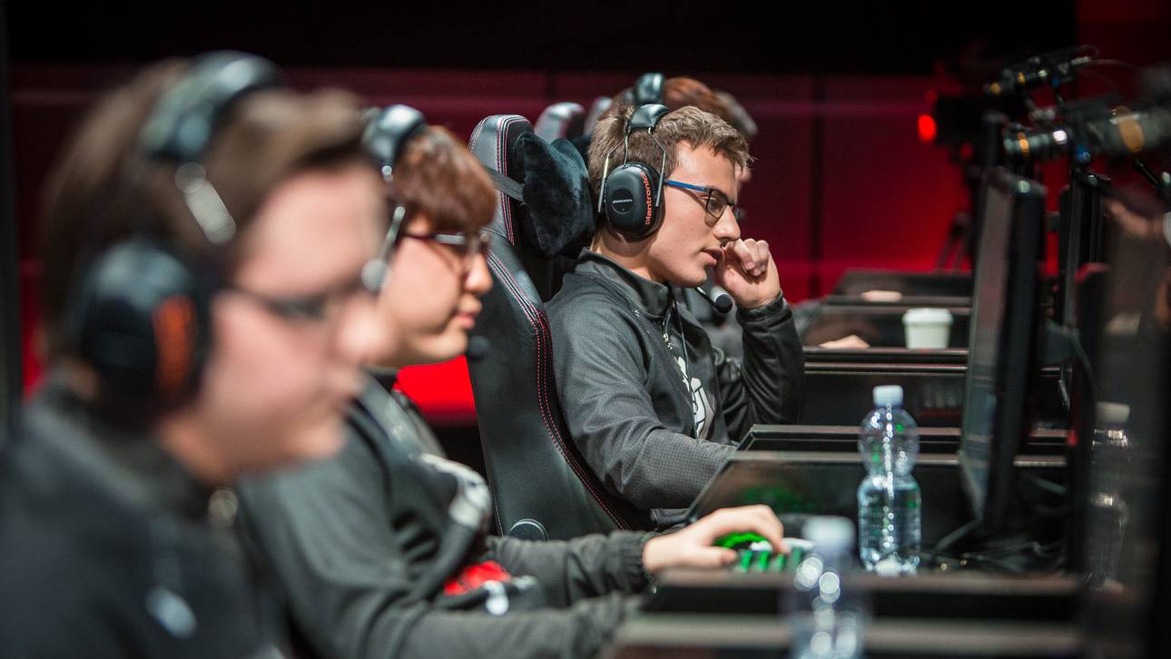 G2 sieglos nach Tag eins beim MSI