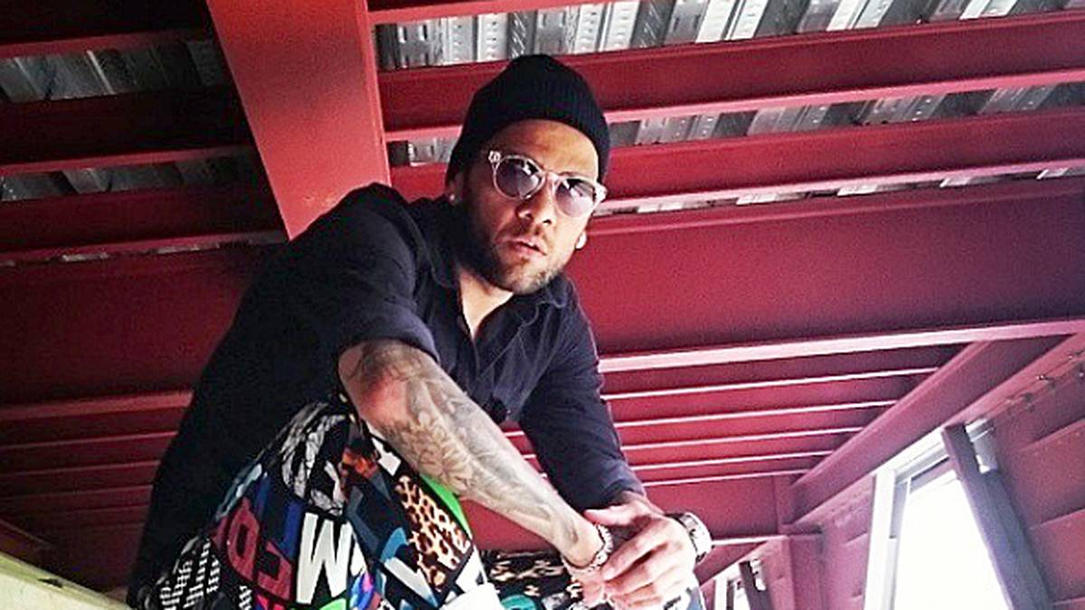 Was für eine Ehre: Dani Alves wurde vom Stylemagazin "GQ" zum einem der zehn am schlechtesten gekleideten Männer des Jahres 2016 gewählt