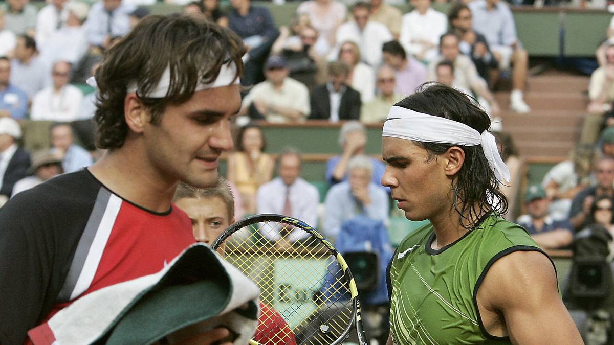 2005 liegt Federers großes Augenmerk auf dem erstmaligen Sieg bei den French Open. Im Halbfinale muss er sich jedoch dem spanischen Emporkömmling Rafael Nadal, der ihm in der Weltrangliste auf die Pelle rückt, geschlagen geben