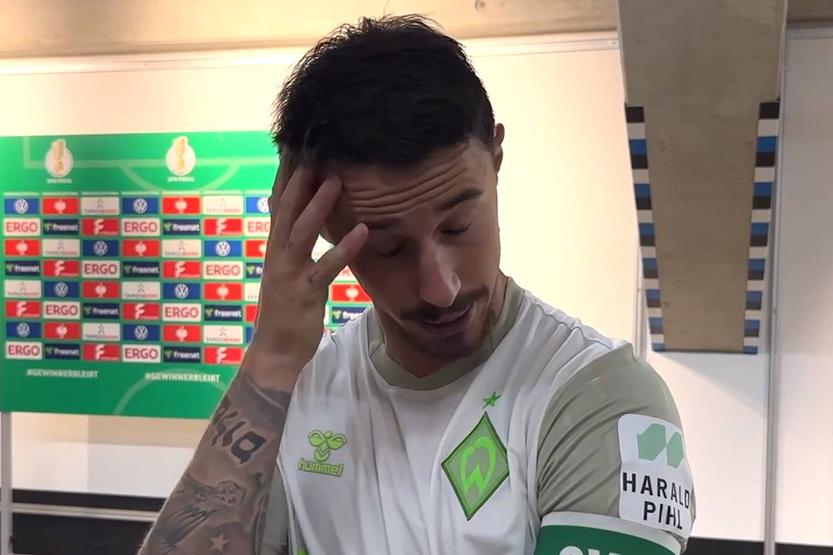 Nach dem bitteren Erstrunden-Aus im DFB-Pokal bei Arminia Bielefeld gibt Werder-Kapitän Marco Friedl ein bemerkenswertes Interview. Seinem Frust lässt er dabei freien Lauf - auch über die bisherige Transferpolitik der Bremer.