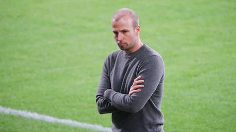 Hoffenheims Trainer Sebastian Hoeneß muss mit seiner Mannschaft am Samstag gegen Stuttgart antreten