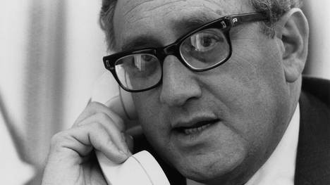 Henry Kissinger half, Bobby Fischer vom Antritt zur Schach-WM zu überzeugen