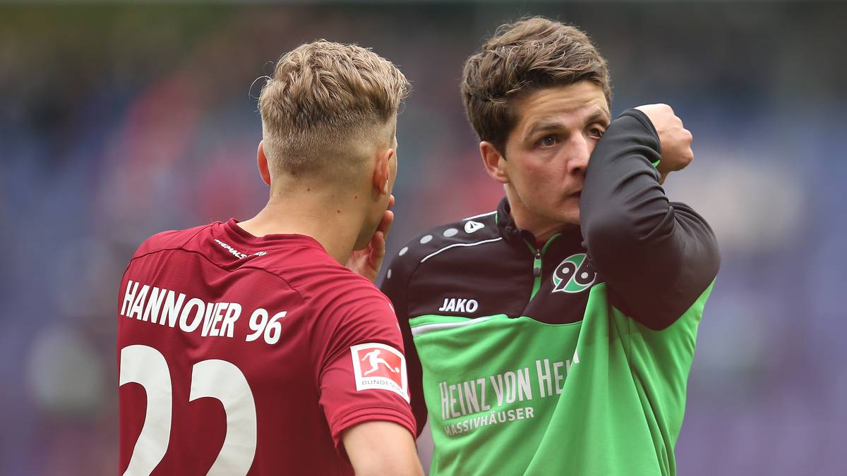 PLATZ 10 - HANNOVER 96 (Saison 2018/19): Hannover wurde zwar nur Vorletzter, dennoch tauchen die 96er in diesem Ranking auf. 21 Punkte, ein Torverhältnis von -40 bei nur 31 geschossenen Toren reichten nicht einmal ansatzweise für den Klassenerhalt