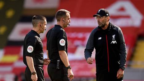 David Coote (m.) und Jürgen Klopp (r.)