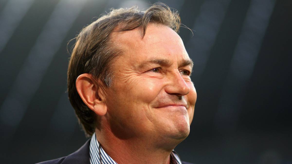 EWALD LIENEN: Zu einem Globetrotter mit Schwerpunkt Griechenland entwickelte sich Ewald Lienen. CD Teneriffa, Panionios Athen, Olympiakos Piräus, AEK Athen und Oțelul Galati (Rumänien) sind die Stationen von "Zettel-Ewald", der aktuell recht erfolgreich den FC St. Pauli trainiert