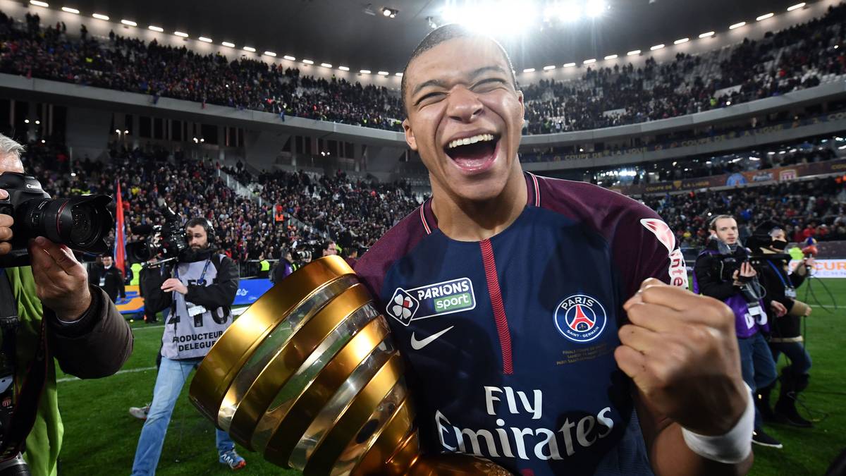 PLATZ 2 - KYLIAN MBAPPÉ, 180 MILLIONEN EURO ABLÖSE: AS Monaco schoss der Youngster mit seinen Toren 2017 zum französischen Meistertitel. Anschließend wechselte er zu Paris Saint-Germain. Die Leihe wurde nach einem Jahr per Kaufoption in einen festen Deal umgewandelt