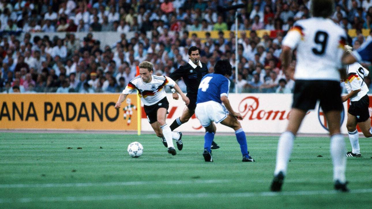 Thomas Häßler (l.) bei der WM 1990