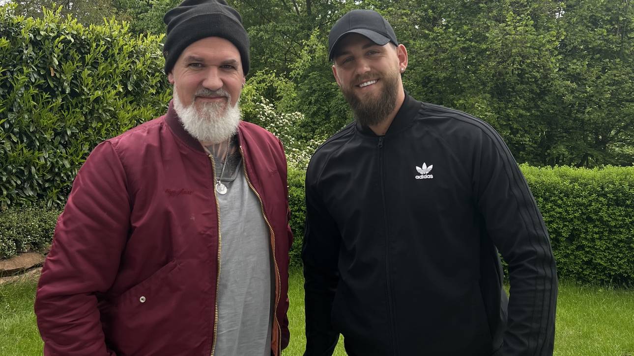 SPORT1-Reporter Reinhard Franke (l.) traf René Klingenburg zum Interview in Kaiserslautern