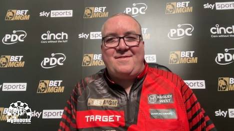 Stephen Bunting hat Geburtstag und verrät im Interview mit SPORT1, was er sich zum Geburtstag wünscht. Luke Littler könnte ihm aber einen Strich durch die Rechnung machen.