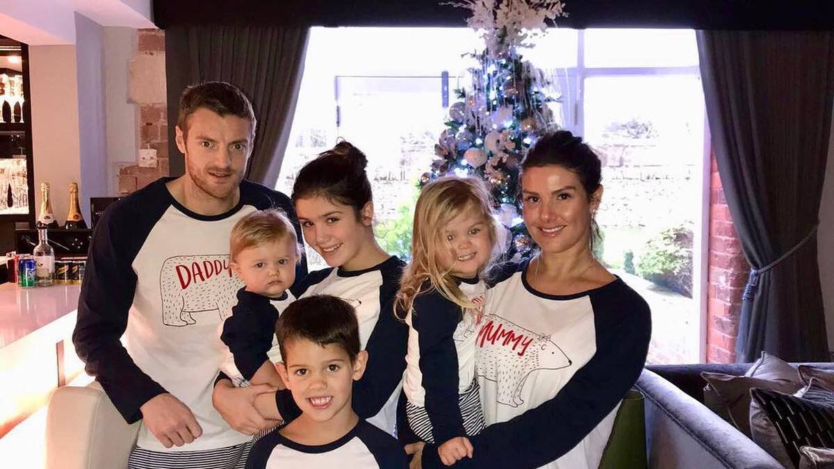 Jamie Vardy grüßt  aus England: “Wishing you a very Merry Christmas from us all"