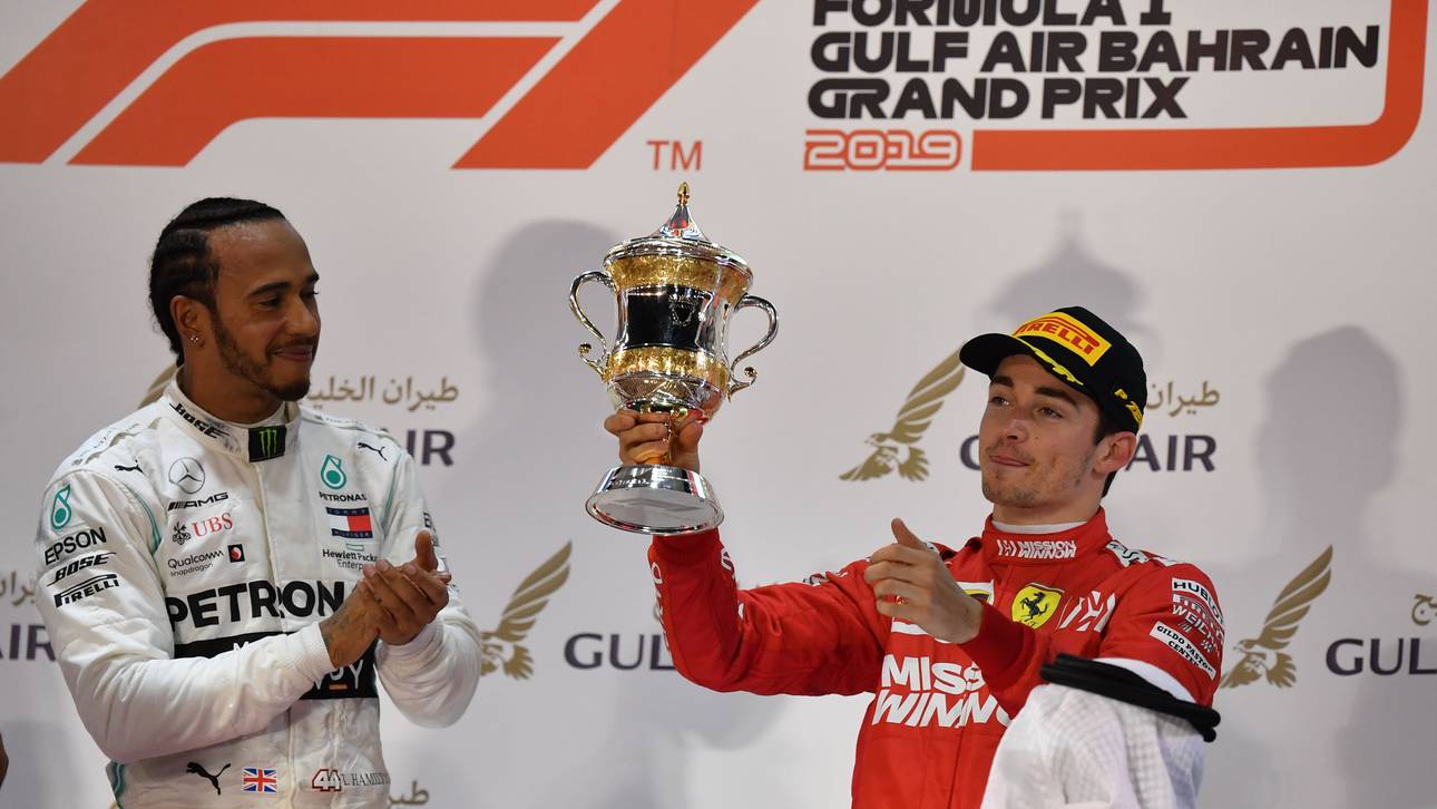 Trotz seines Zylinderausfalls landete Charles Leclerc (r.) am Ende auf dem Podest