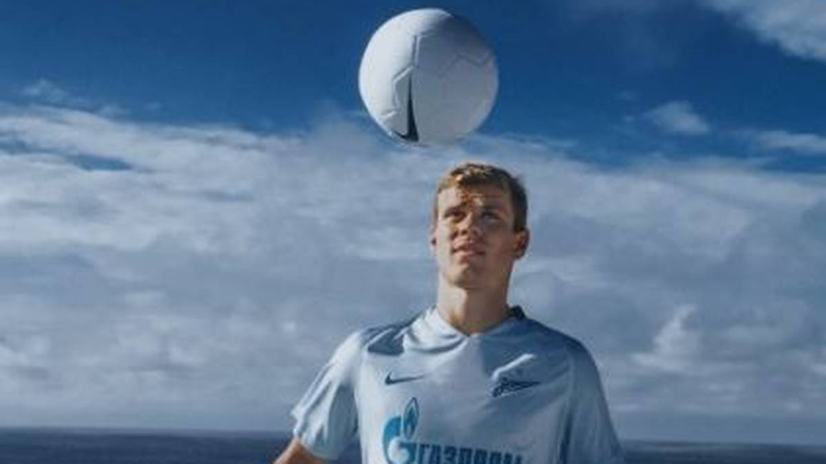 Grau in Grau - Die Trikots kommen tatsächlich "eiskalt" rüber