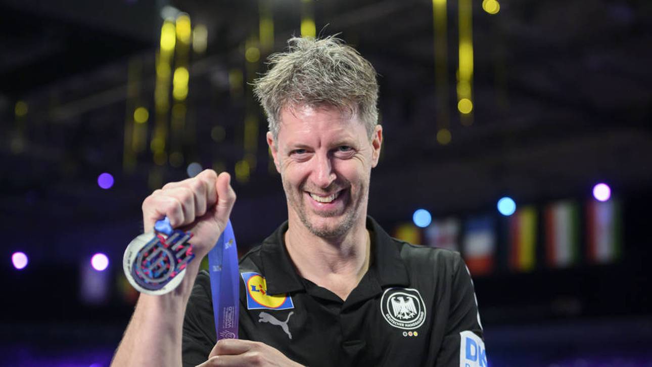 Bundestrainer Markus Gaugisch mit der Silbermedaille