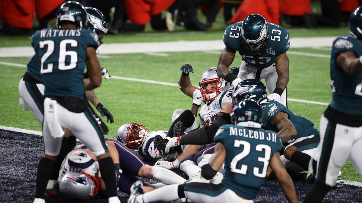 Gegen die Philadelphia Eagles wurde er dann zum tragischen Helden: Mit 116 Receiving Yards und zwei Touchdowns zeigte Gronk eine starke Leistung, in den Schlusssekunden konnte er eine Hail Mary von Tom Brady jedoch nicht fangen - und die Patriots verpassten die Titelverteidigung