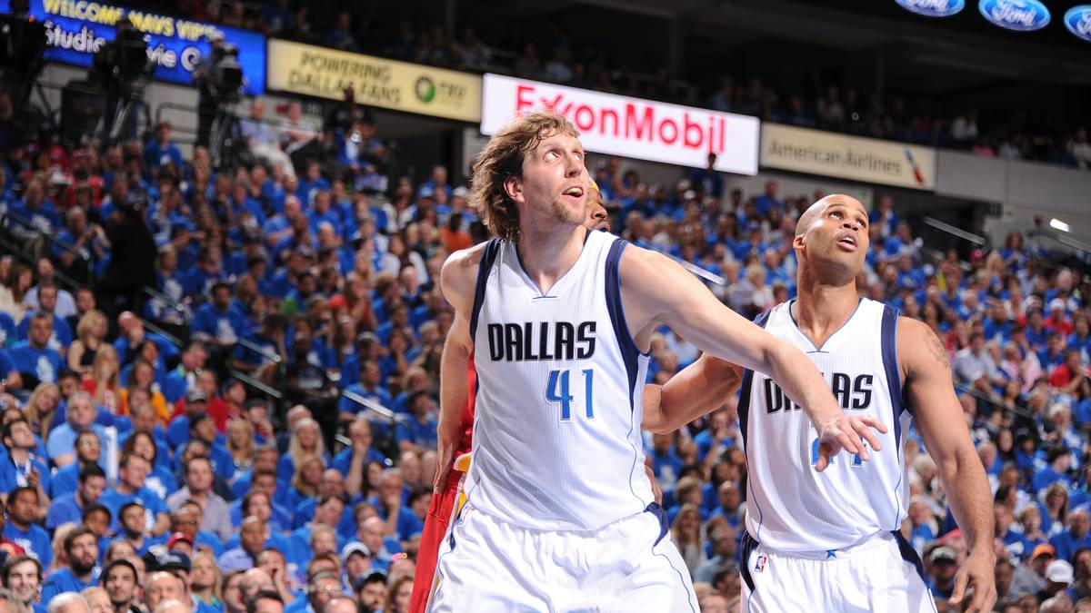 DIRK NOWITZKI (Dallas Mavericks): 37 Jahre und die EM mit der Nationalmannschaft in den Knochen: Es könnte eine harte Saison für Nowitzki werden bei den Mavs, die nach dem Jordan-Fiasko um die Playoffs zittern müssen. Der lange Blonde ist immer noch einer der besten Werfer auf den großen Positionen und als Galionsfigur in Dallas nicht wegzudenken. Vor allem Co-Star Chandler Parsons muss aber dieses Jahr zuliefern