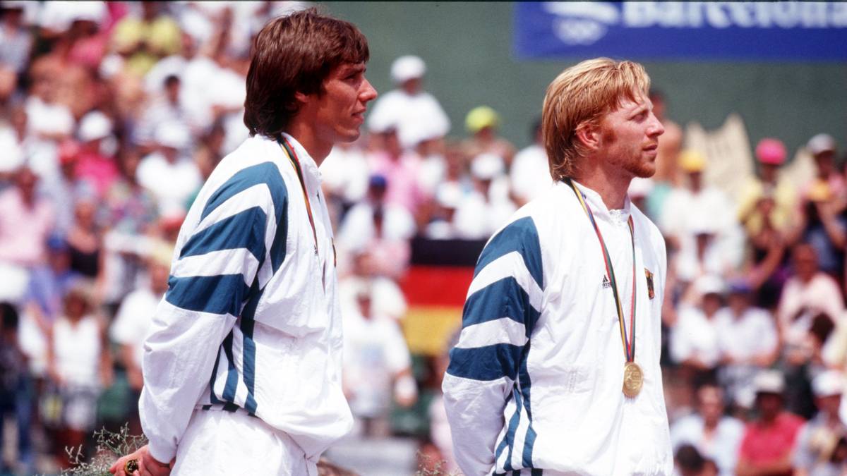Normalerweise waren Becker und Stich während ihrer Karrieren erbitterte Rivalen, die sich nicht sonderlich mochten. Doch 1992 raufen sie sich für Deutschland zusammen und gewinnen im Doppel die Goldmedaille bei den Olympischen Spielen in Barcelona