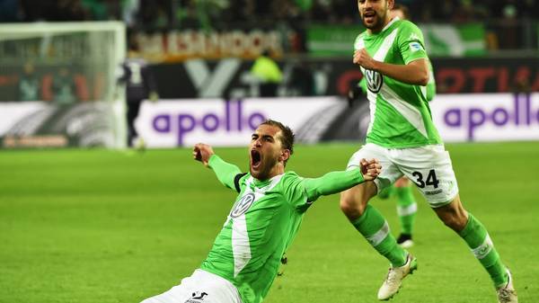 Bas Dost vom VfL Wolfsburg jubelt
