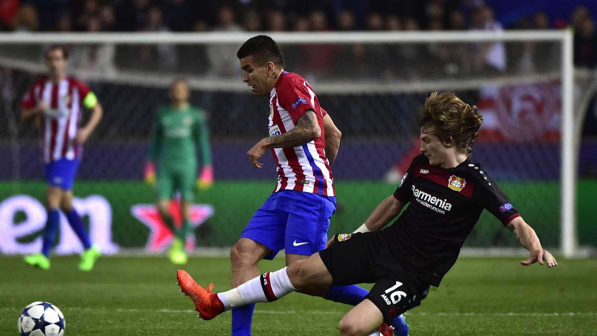 TIN JEDVAJ: Ersetzte den verletzten Ömer Toprak in der Innenverteidigung. Hatte vor allem gegen den wendigen Angel Correa häufiger das Nachsehen - SPORT1-Note: 4