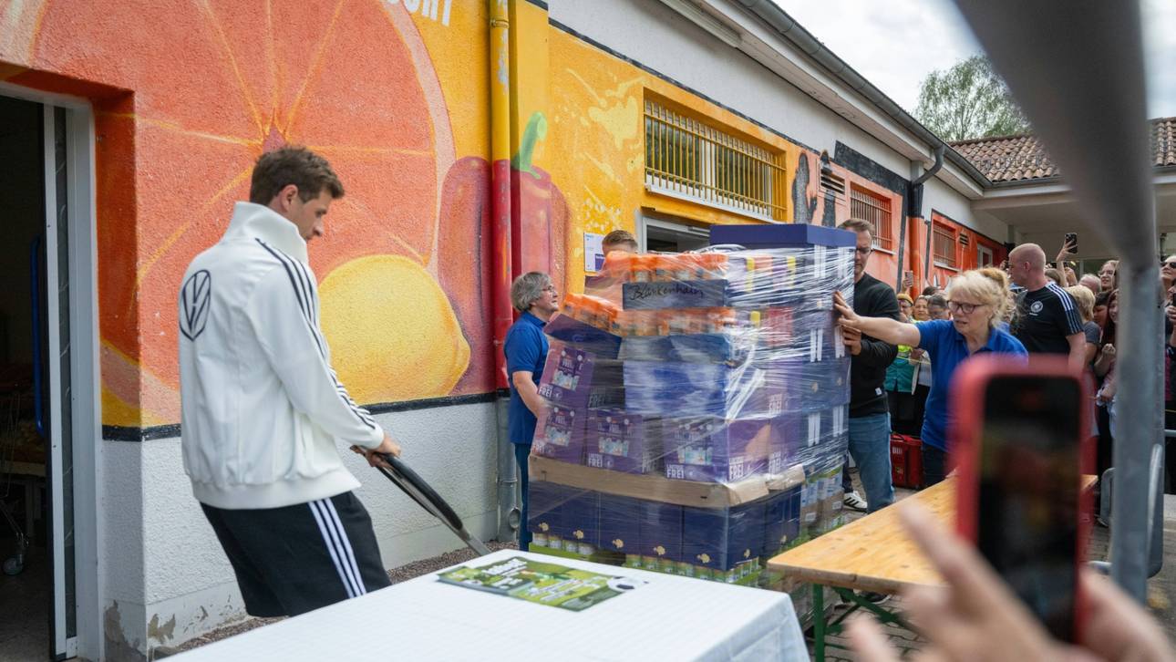 DFB-Stars besuchen Tafel