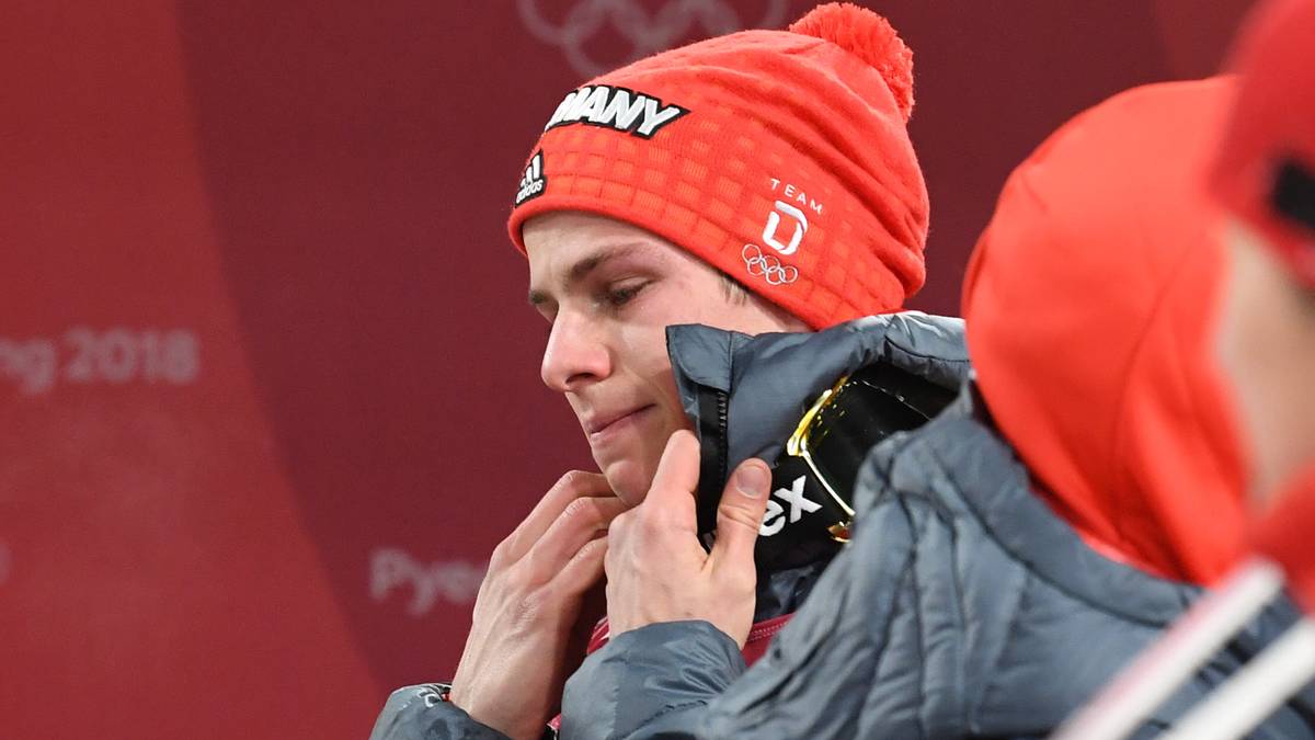 Olympiasieger, aber ein anderer: Freudentränen beim frischgebackenen Goldmedaillen-Gewinner, Andreas Wellinger, der seinen Triumph kaum fassen kann