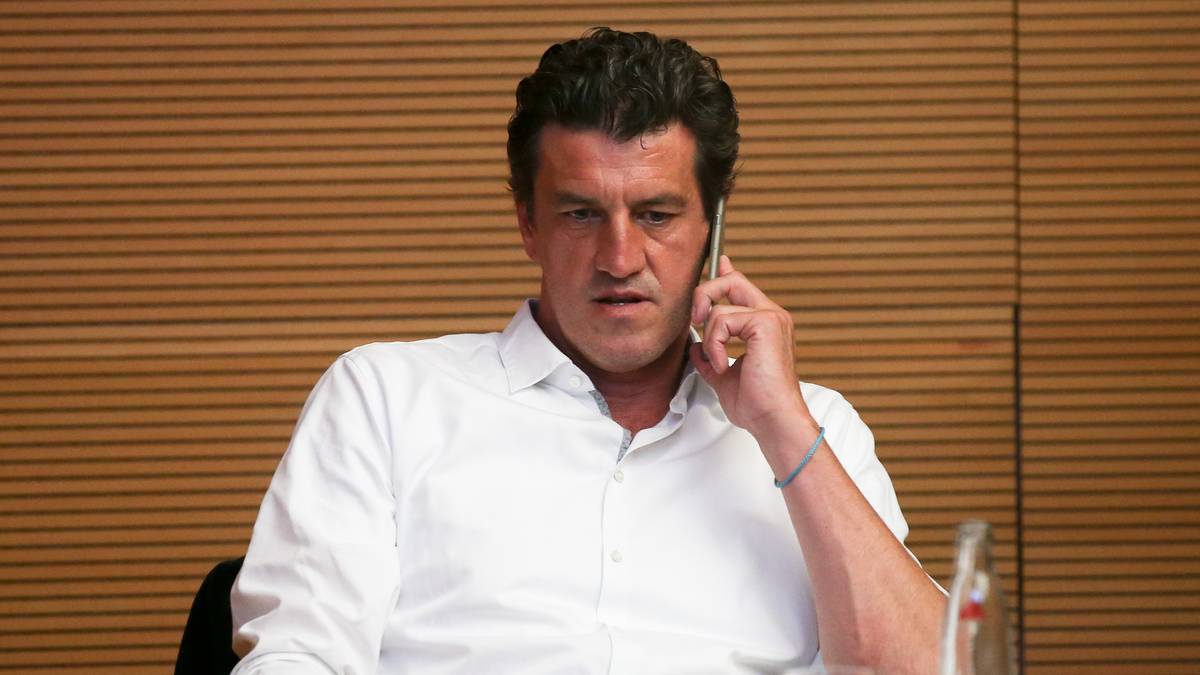 Hamburger SV: Jens Todt. Sportdirektor (kein Vorstandsmitglied). Seit Januar 2017, Vertrag bis Ende 2018. Arbeitete zuvor nur bei unterklassigen Klubs, soll für Konstanz auf dem Posten in Hamburg sorgen. Finanziell sind Todt in Hamburg enge Grenzen gesetzt, muss sich stark mit Trainer Markus Gisdol abstimmen